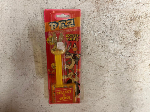 vtg 1985 Pez Looney Tunes Bugs Bunny candy Dispenser
