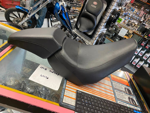 New T/O Seat Harley M8 Milwaukee Eight Softail Fatboy OEM Stock Factory 2018^