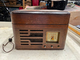 vtg 1941 Crosley C35-AK Phonograph AM Radio tested works see description