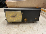 Vintage mid century RCA Victor levermatic table top radio parts or repair