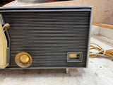 Vintage mid century RCA Victor levermatic table top radio parts or repair
