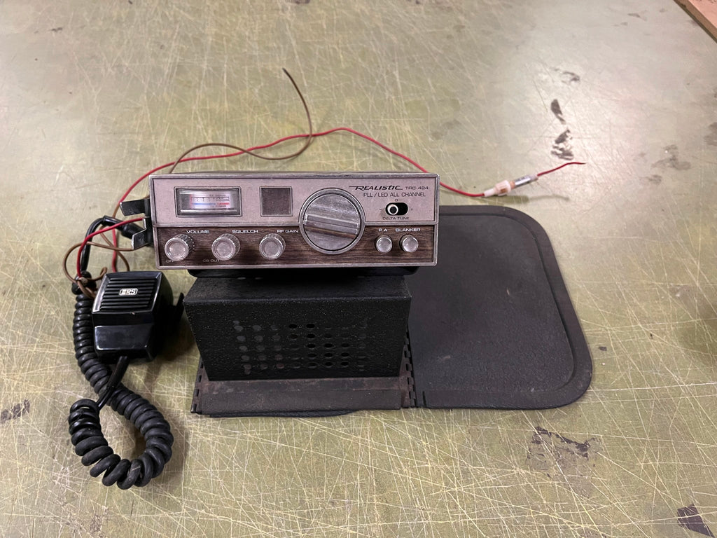 Realistic 40 deals Channel CB Radio WITH MANUAL AND BOX