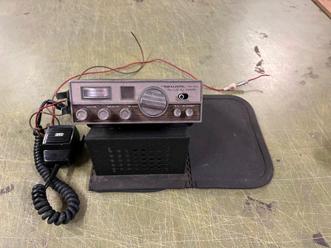 vtg 1980s Realistic TRC-424 40 channel CB Radio With Carrier
