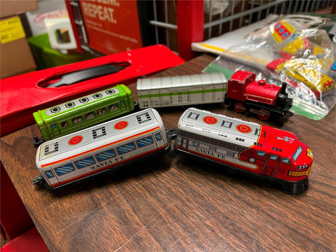 VTG Lot of 5 Made in Japan Tin Litho Train Toys Santa Fe Desmond 7