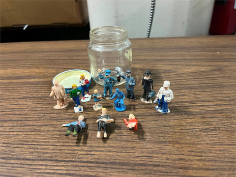 VTG Lot of 12 Model Train Diorama miniature Towns People Plastic