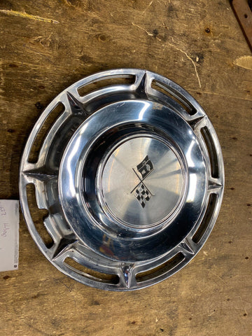 Vtg Hubcap 1959 1960 Chevy Impala Racing flags OEM Stock